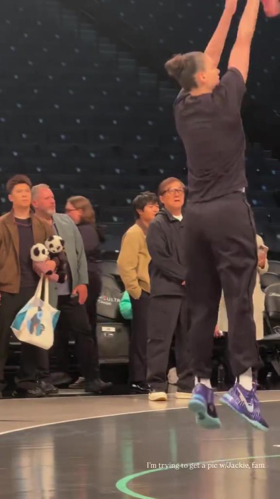 71歲成龍現身巴克萊中心看女籃比賽：她們投籃怎么那么準?。。?>
                                <div   id=